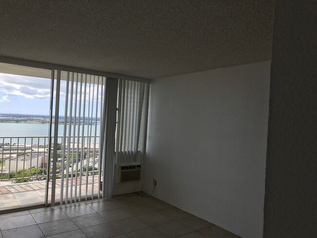 Foto del edificio - CONVENIENTLY LOCATED 1 BEDROOM / 1 BATH AP...