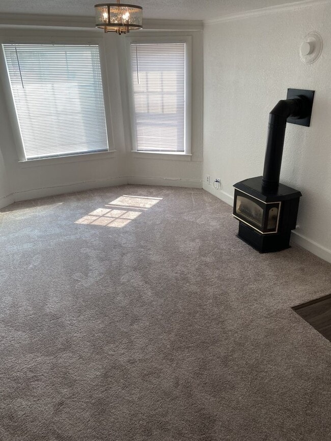 Foto del edificio - 1 BR, 1 Bath, 690 sq. ft. Victorian Unit - Close to Ferry Terminal