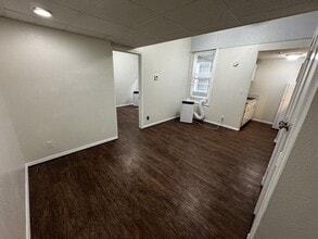 Building Photo - 103 E Central Ave