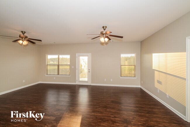 Foto del edificio - 5035 Kensington Pl