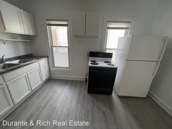 Building Photo - 2 br, 1 bath House - 413 Parkview Drive Lower