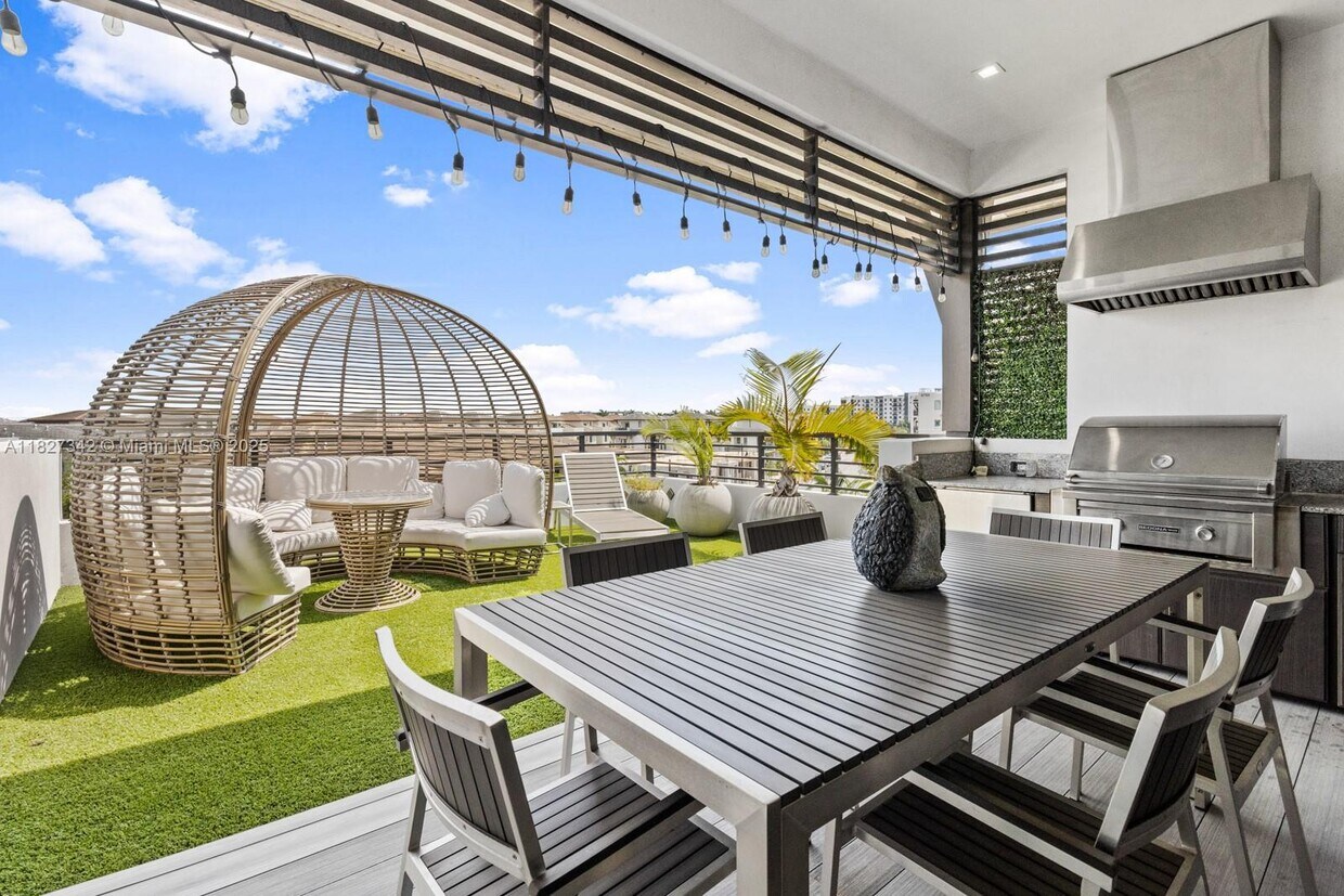 Foto principal - 4750 NW 84th Ave