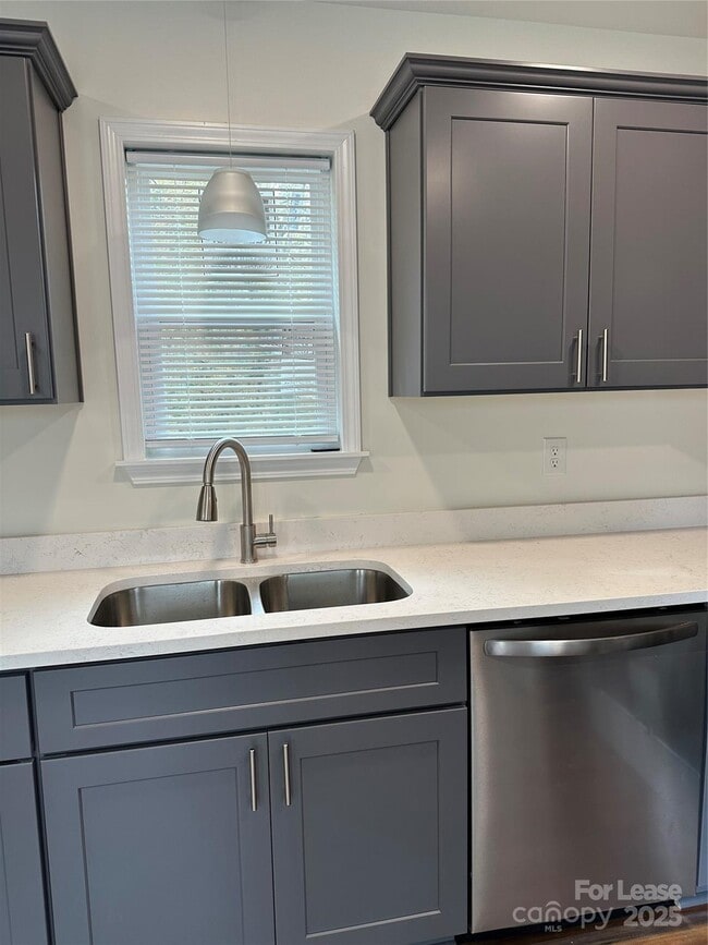 Building Photo - 317 W Newton St