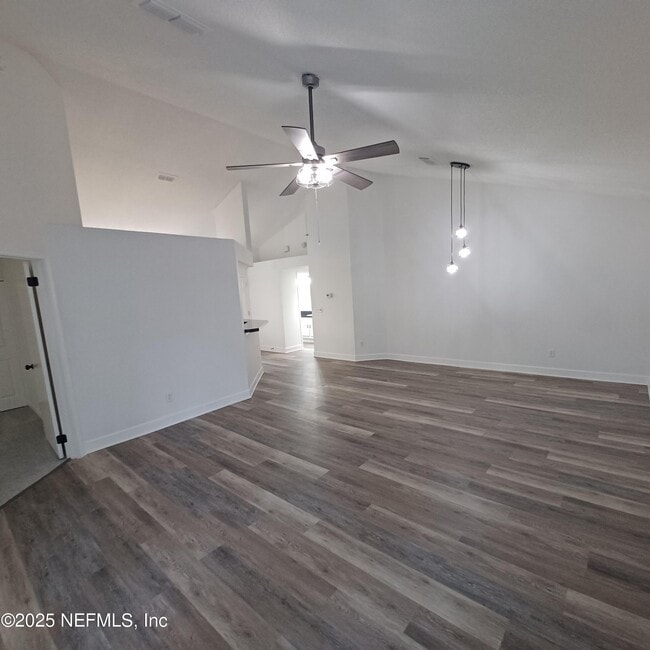 Foto del edificio - 7775 Mactavish Way S