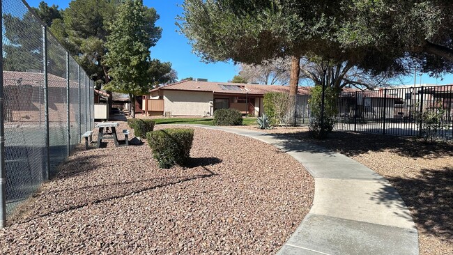 Foto del edificio - ONE BEDROOM ONE BATHROOM APARTMENT AVAILABLE FOR RENT !!!