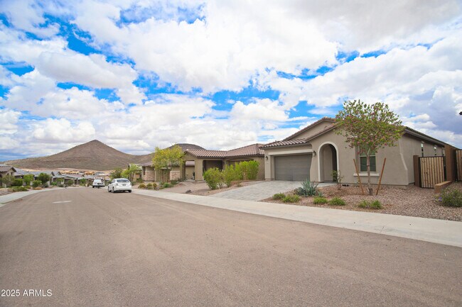 Foto del edificio - 13335 W Red Range Way