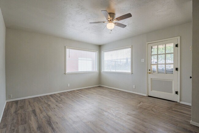 Foto del edificio - 1707 Cannell Ave
