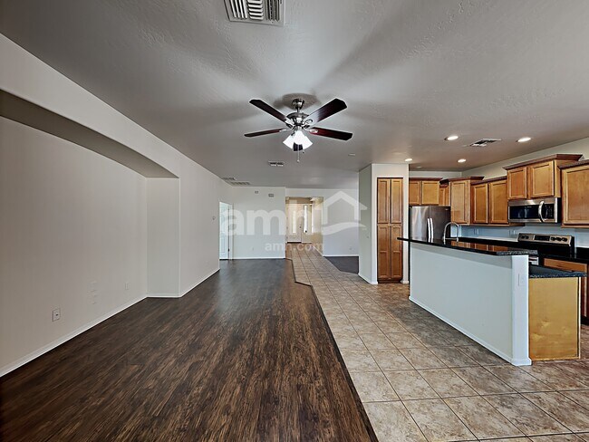 Foto del edificio - 22231 N 102nd Lane