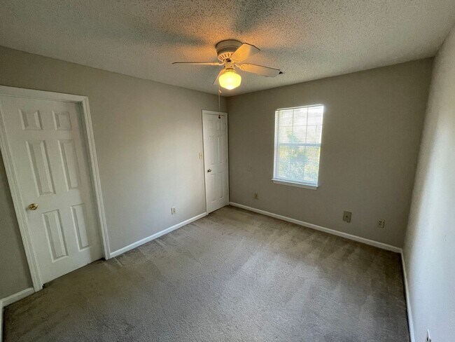 Foto del edificio - PRE-LEASING FOR AUGUST 7 2026!