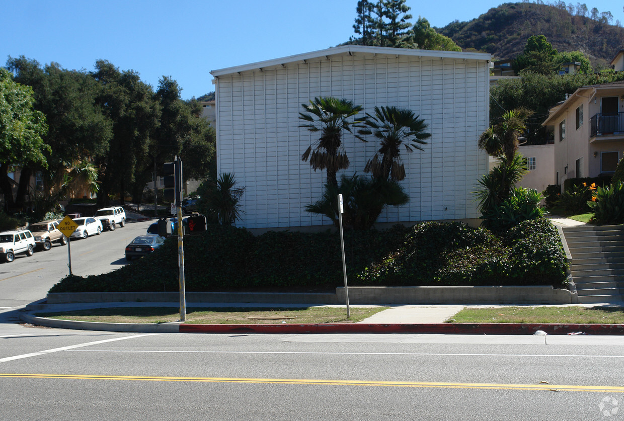 Building Photo - 1600 N Verdugo Rd