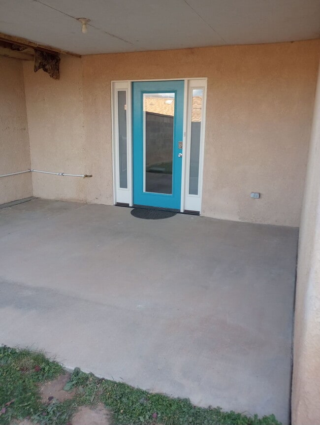 Building Photo - "Charming 2-Bedroom  with Spacious Living ...