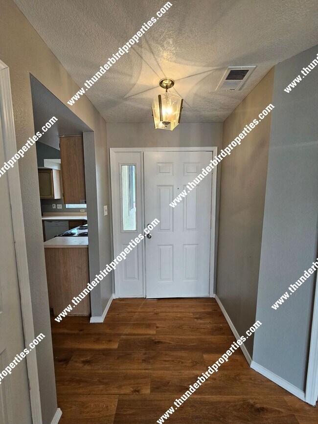 Building Photo - Rio Rancho Gem