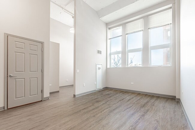 Building Photo - 61 E 21st St