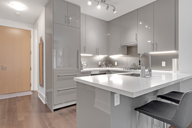 Building Photo - 39 Queens Quay E