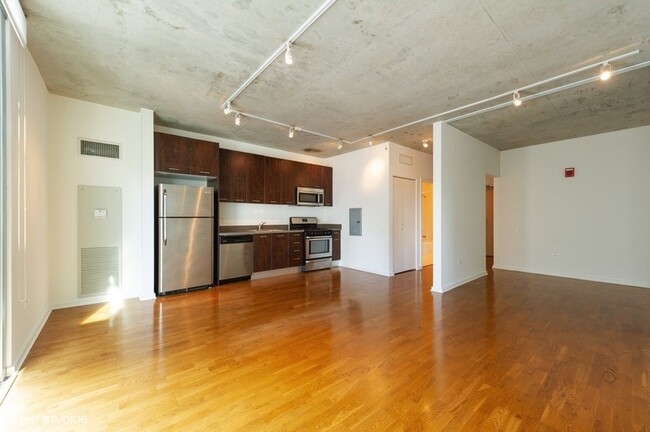 Building Photo - 659 W Randolph St
