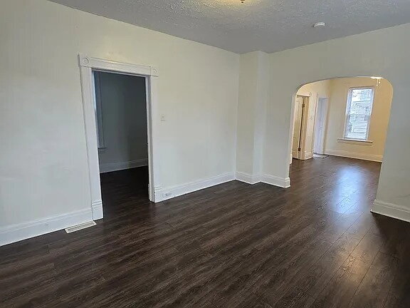 Foto del edificio - Convenient first floor living! Two bedroom, one bathroom house for rent. Updated flooring, bathro...