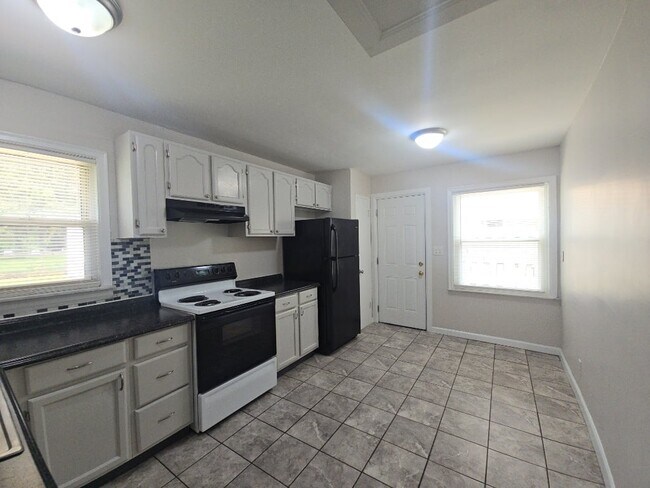 Foto del edificio - 1011 Blakley Dr