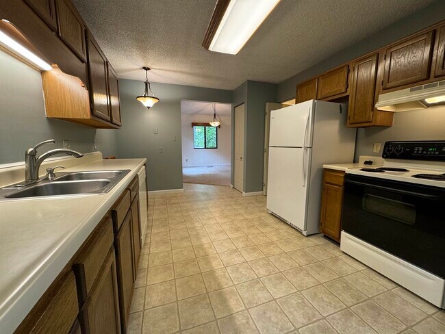 Building Photo - 379 Cub Ln