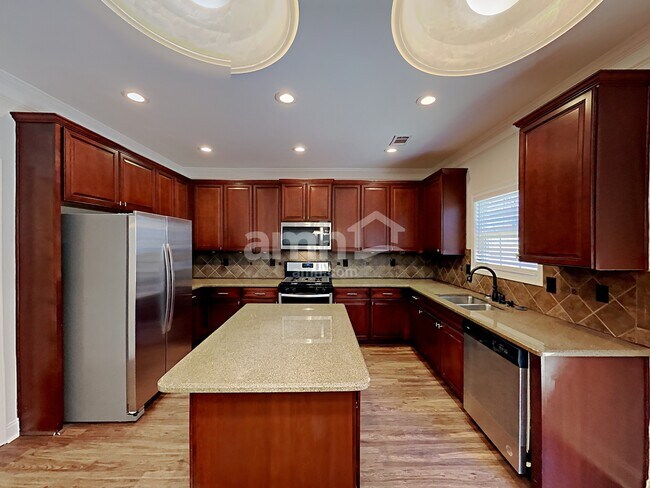 Foto del edificio - 446 Crestmont Ln