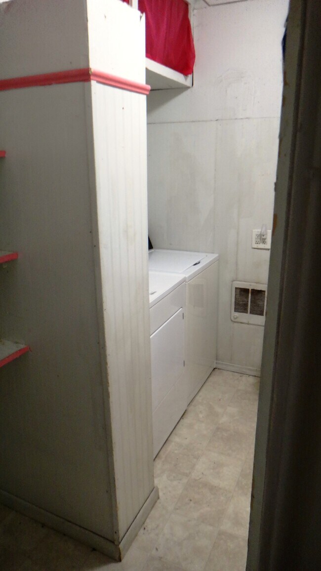 1307 SW Mulvane St Unit A, Topeka, KS 66604 Apartments in Topeka, KS