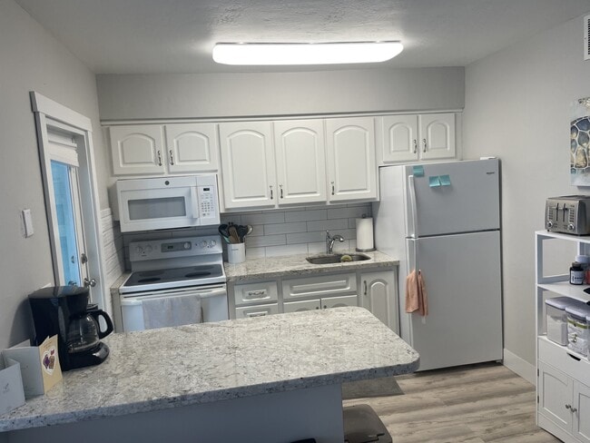 Photo - 2600 N Surf Rd Apartment