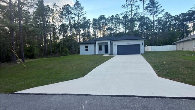 Foto del edificio - 7250 N Freeport Cir