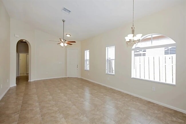 Foto del edificio - 2120 NE 37th Rd