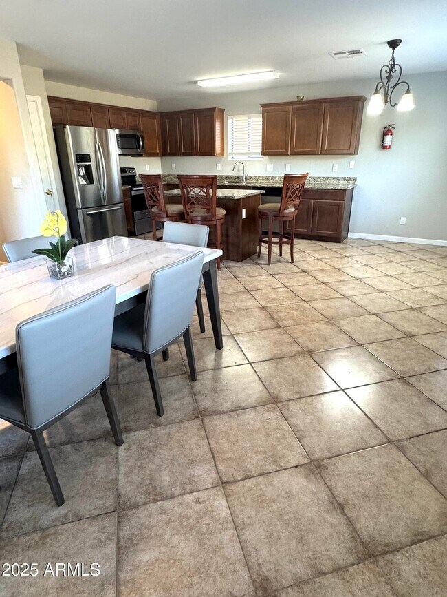 Foto del edificio - 7408 S 37th Dr