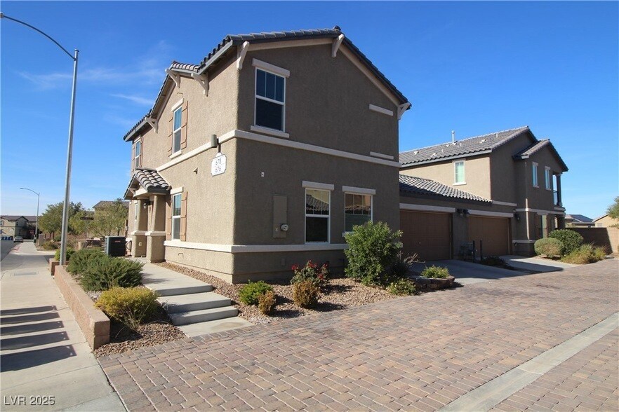 Foto principal - 676 Swift Eagle Ave