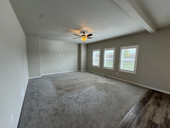 Foto del edificio - 5921 Mumford Dr