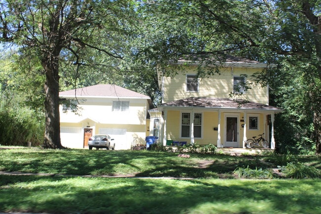 Outside View - 410 Cottage Ave