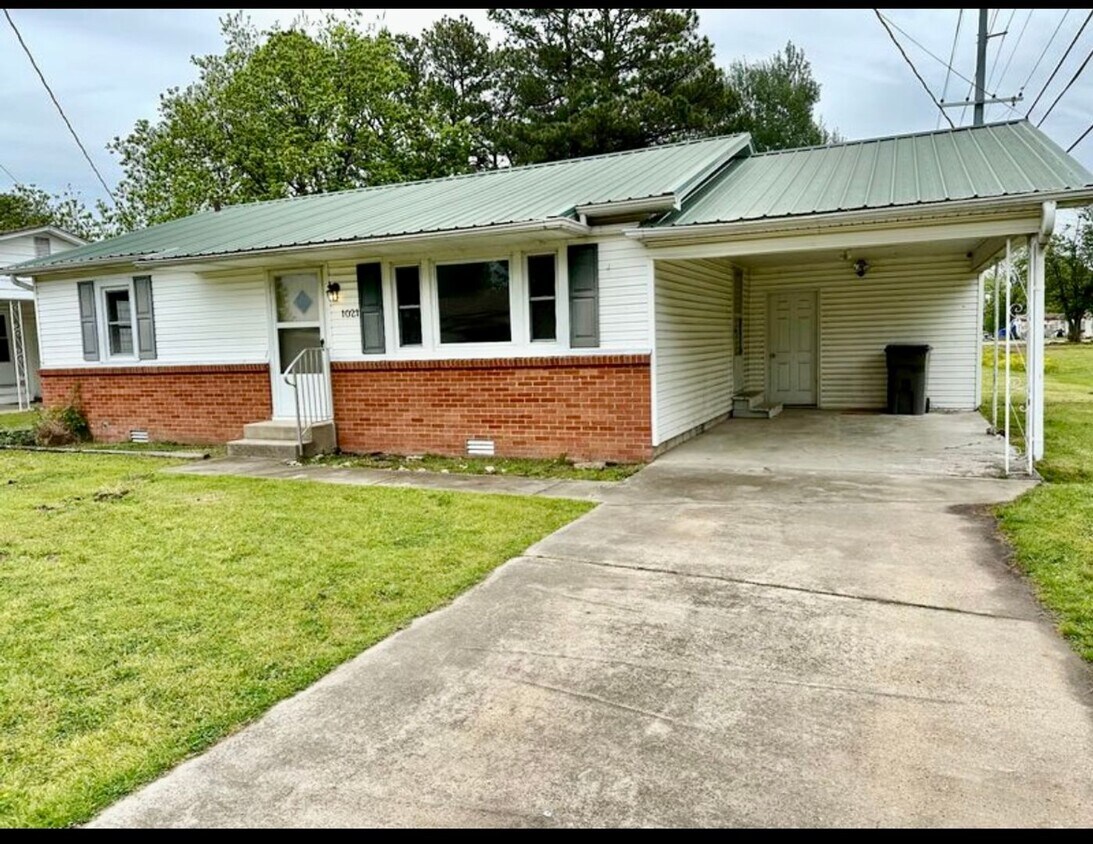 Primary Photo - 3 Bedroom/1 Bathroom Home in Paragould AR ...