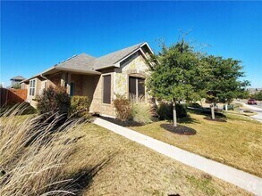 Building Photo - 405 S Brook Dr