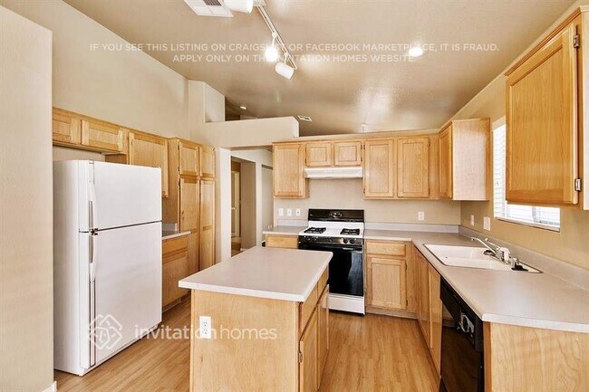 Foto del edificio - 7285 Golden Star Ave