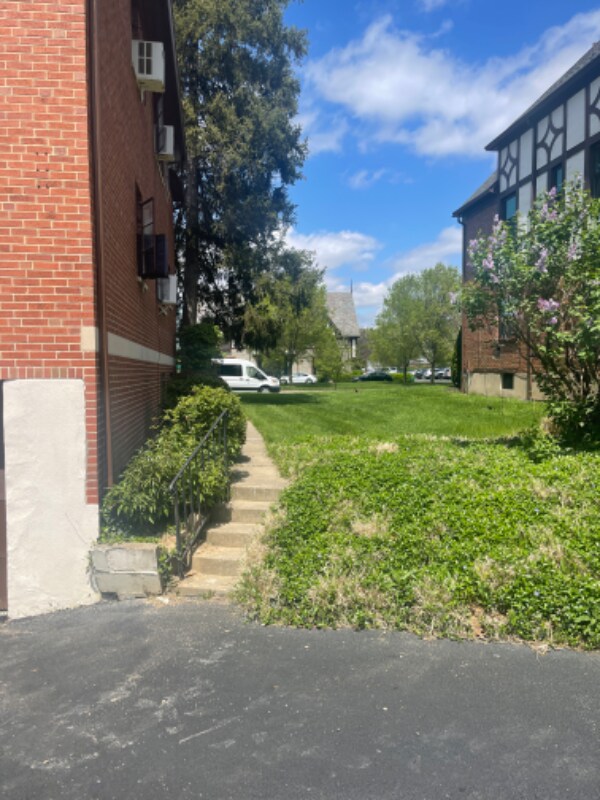 Primary Photo - 6807 Wooster Pike