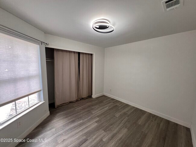 Foto del edificio - 377 Myrtlewood Rd