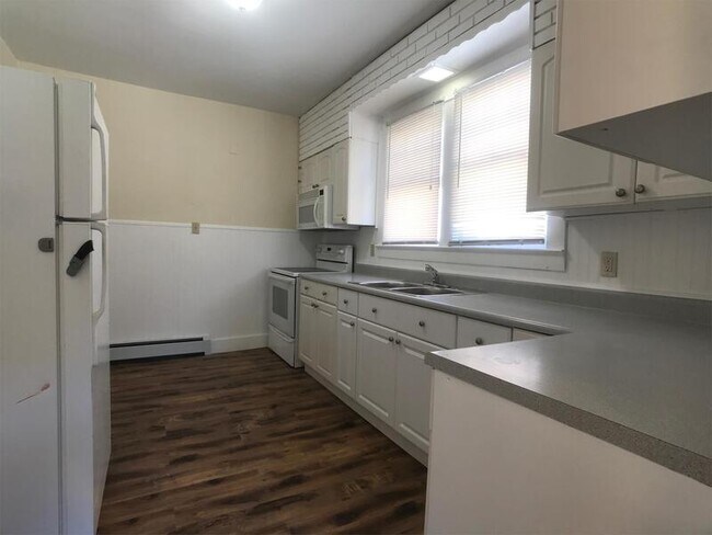 Building Photo - 288 Hoosick St