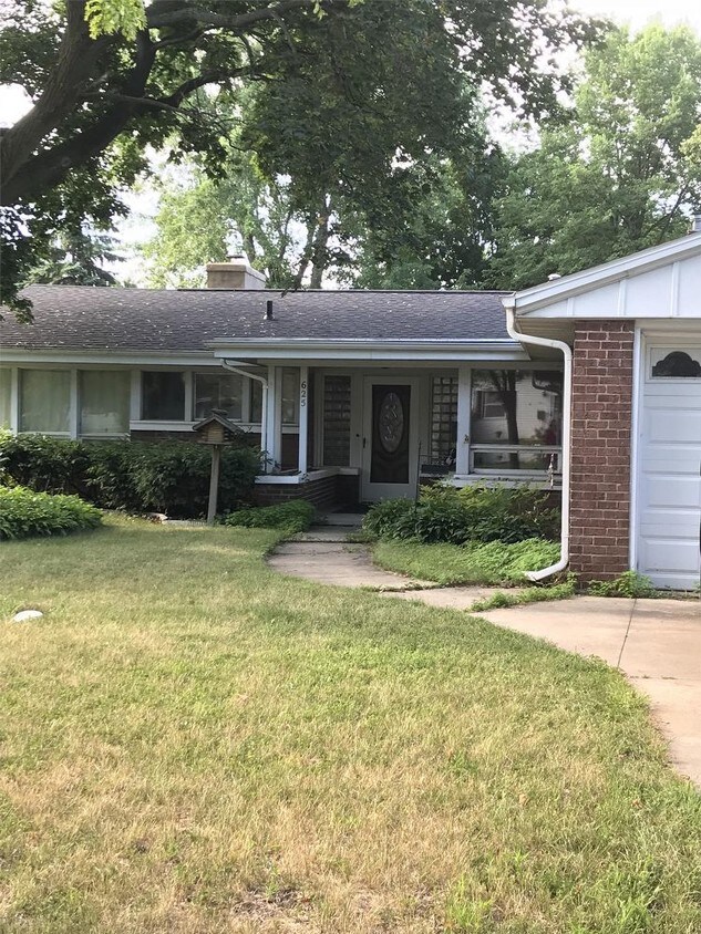 Primary Photo - 625 Hansen Street