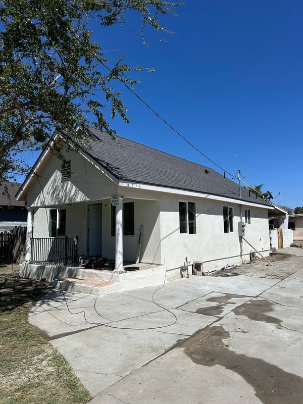 Foto del edificio - 1449 N Lugo Ave