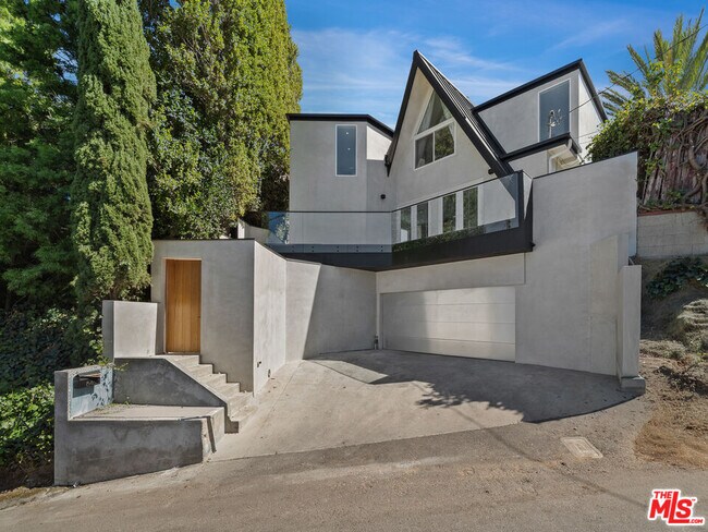 Foto del edificio - 8460 Cole Crest Dr