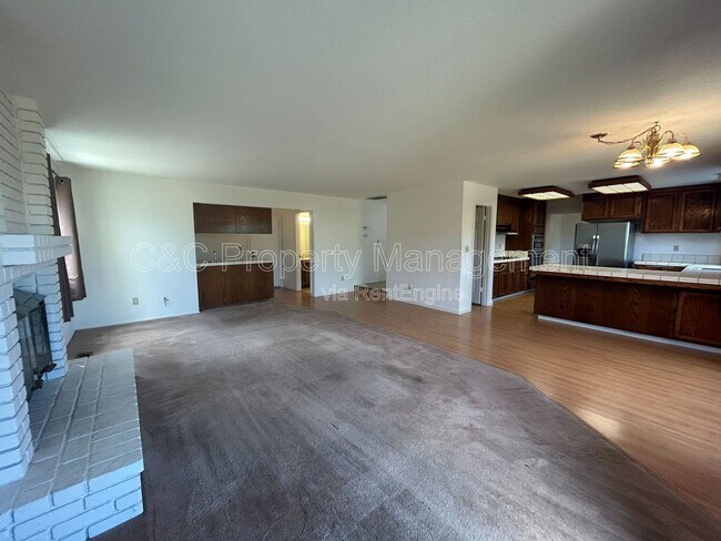 Foto del edificio - 284 Preakness Ln