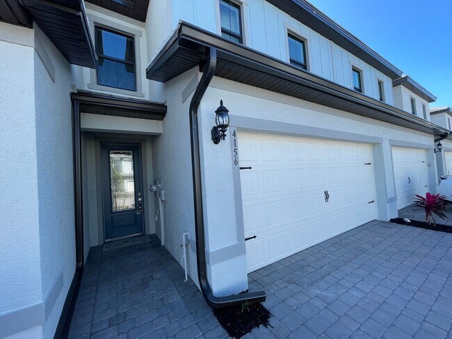 Building Photo - ANNUAL RENTAL - 3 BED/ 2.5 BATH TOWNHOUSE ...