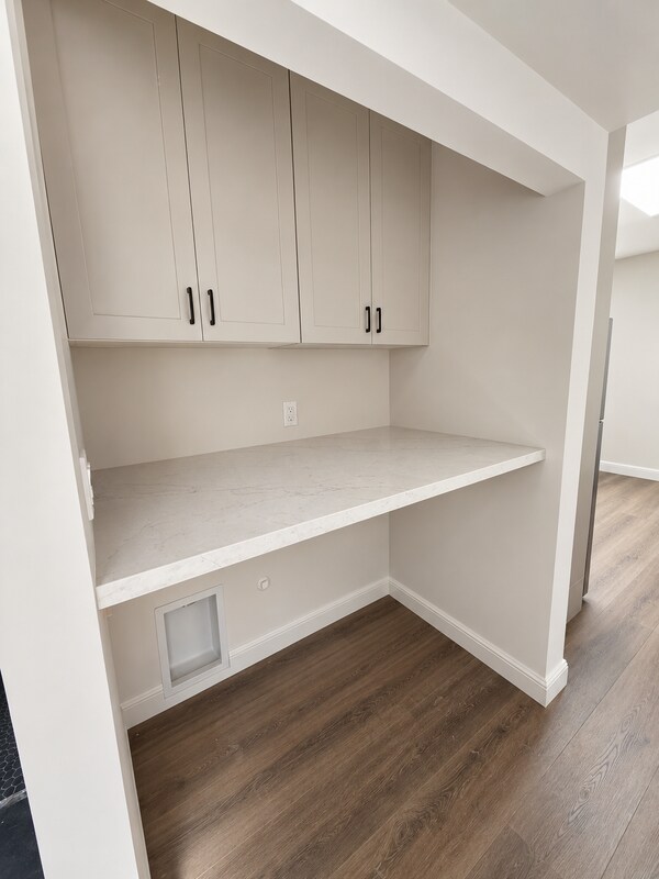 Building Photo - 926 E Dryden St