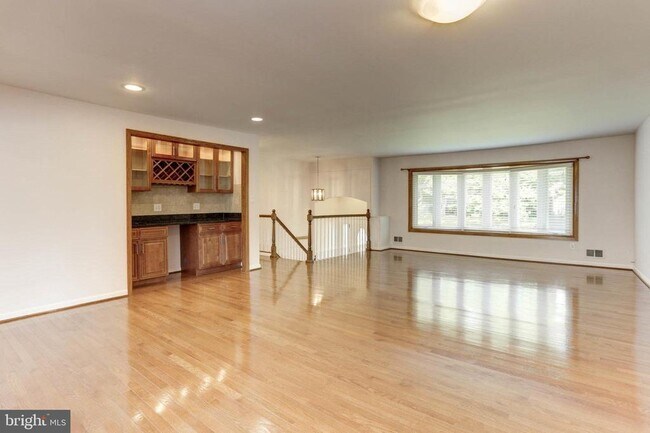 Foto del edificio - 11821 Charen Ln