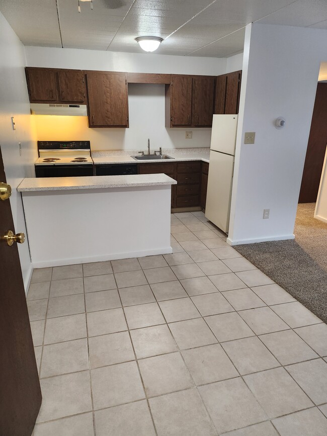 Building Photo - Pebble Creek