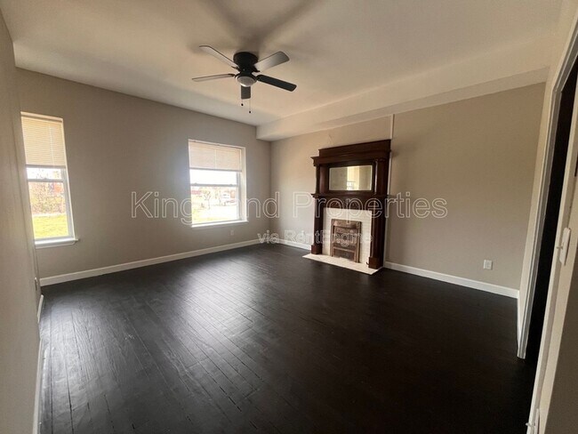 Building Photo - 4574 Evans Ave