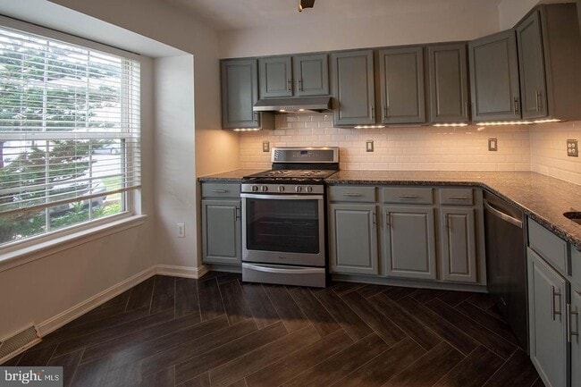 Building Photo - 5620 Queen Anne Ct