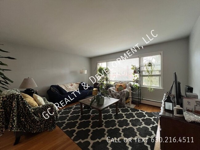 Foto del edificio - *** 2 BDRM- 1 BTH / FREE LAUNDRY IN BUILDI...