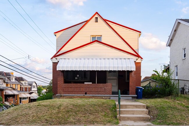 Photo - 448 Eureka St (Pittsburgh, PA) House