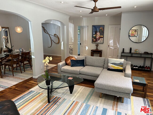 Foto del edificio - 390 N Baldwin Ave